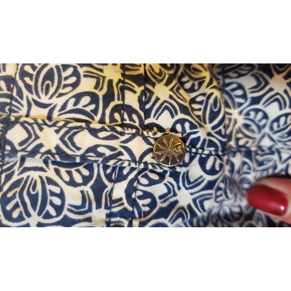 Athleta Bermuda Shorts Womens Blue White 6 Stretch Cuffed All Over Print  #44257 - Picture 15 of 16